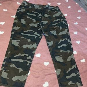 American Eagle size 18 Mom jeans new without tags